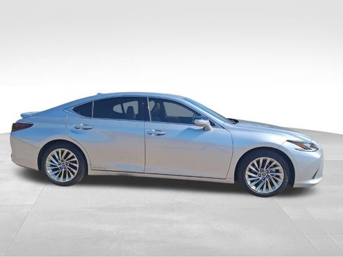 Used 2022 Lexus ES 300h Ultra Luxury w/ Accessory Package 2 image 13