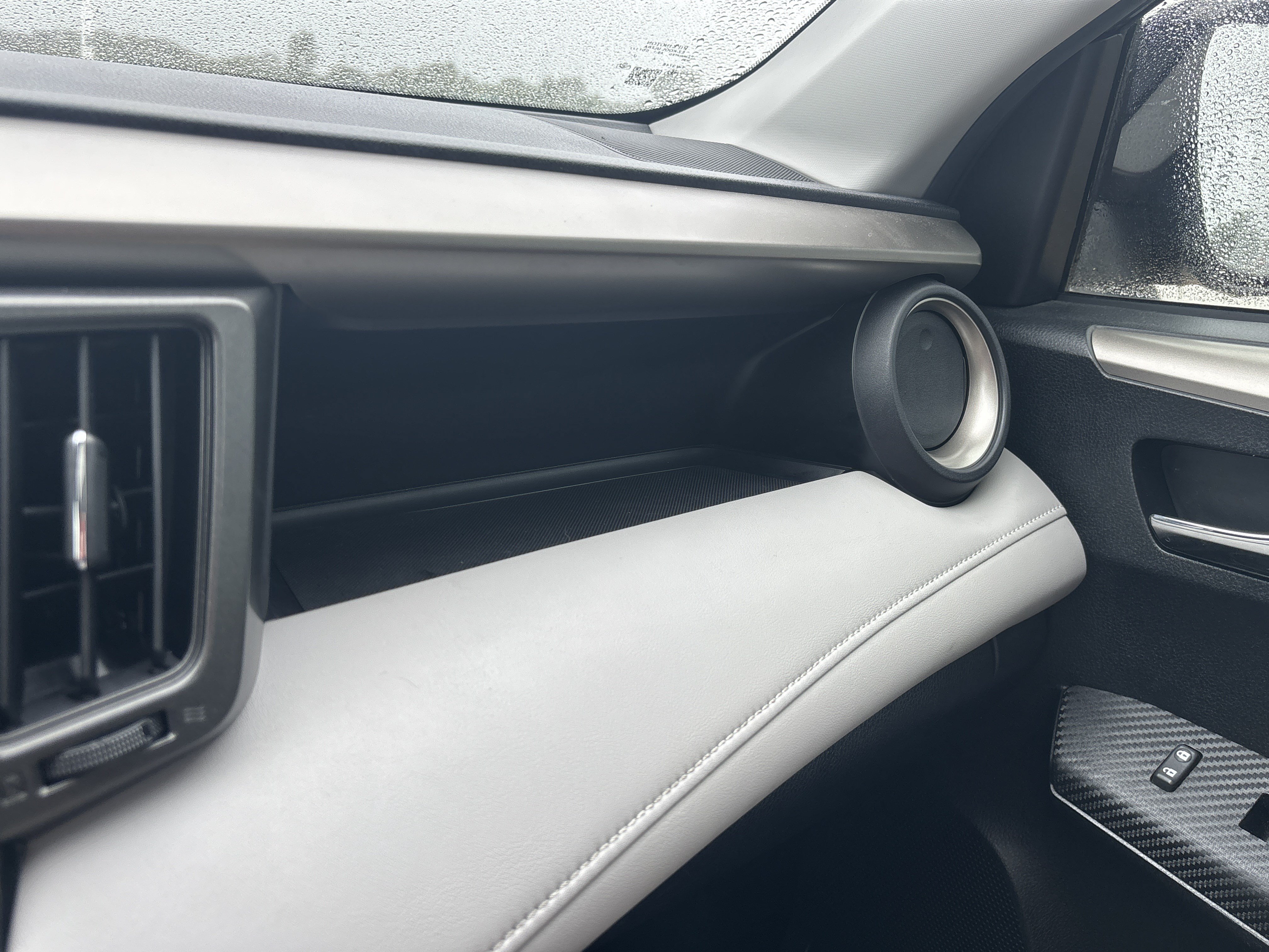 Used 2015 Toyota RAV4 XLE FWD image 17