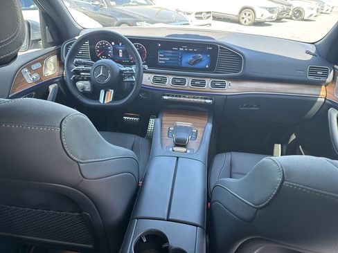 Used 2025 Mercedes-Benz GLS 450 4MATIC image 7