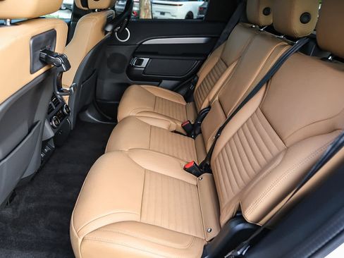 New 2026 Land Rover Discovery Limited Edition image 17