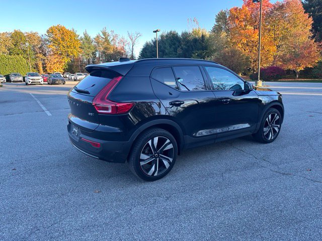Used 2025 Volvo XC40 B5 Plus w/ Protection Package Premier AWD/4WD image 3