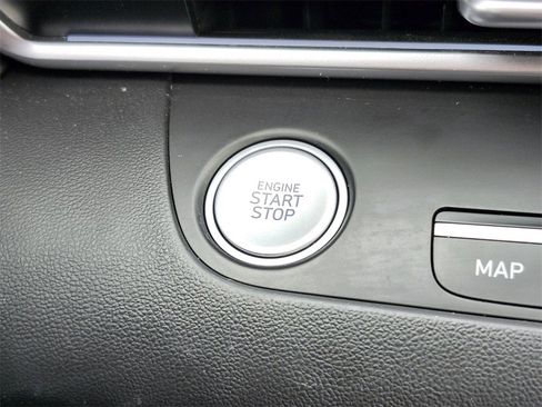 Used 2025 Hyundai Elantra SEL image 25