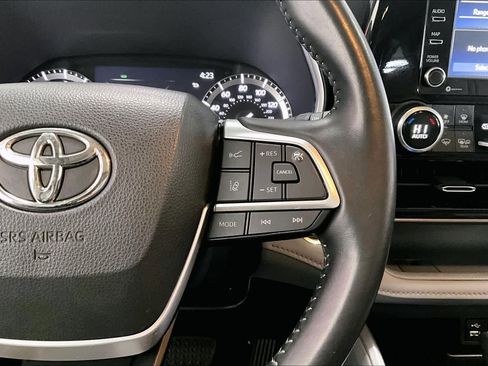 Used 2022 Toyota Highlander XLE image 23