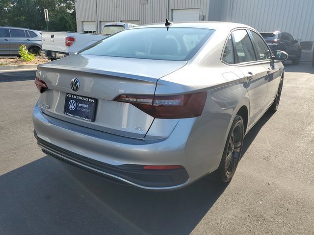 Certified 2024 Volkswagen Jetta SE w/ Panoramic Sunroof Package FWD image 4