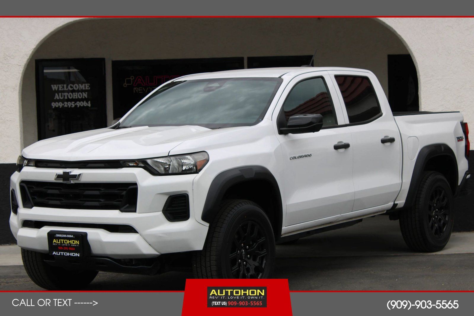 Used 2024 Chevrolet Colorado Trail Boss w/ Technology Package AWD/4WD image 1