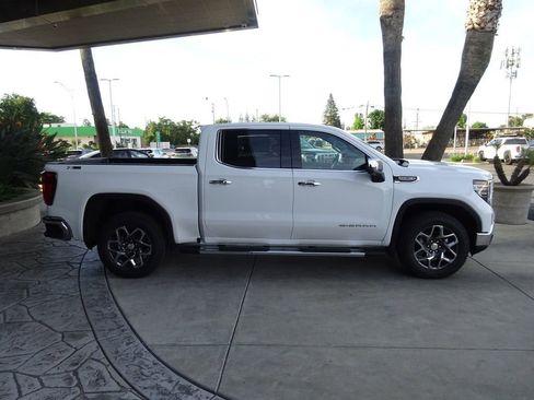 New 2026 GMC Sierra 1500 SLT w/ SLT Premium Package AWD/4WD image 11
