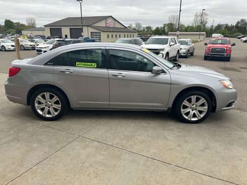Used 2013 Chrysler 200 LX FWD image 4
