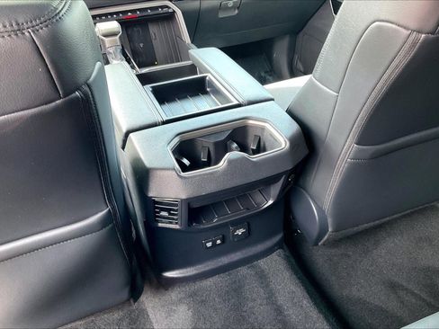 Used 2025 Toyota Tundra Limited AWD/4WD image 32