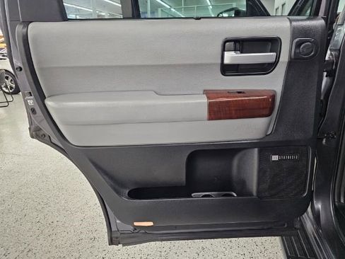 Used 2013 Toyota Sequoia Platinum image 29