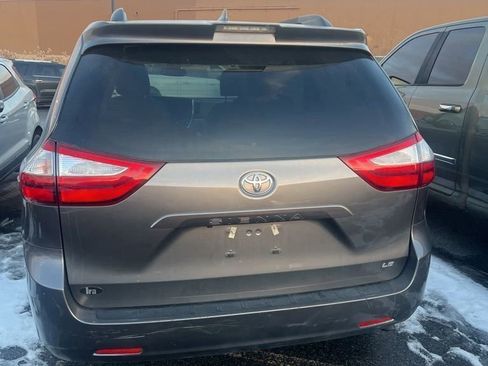 Used 2018 Toyota Sienna LE image 4