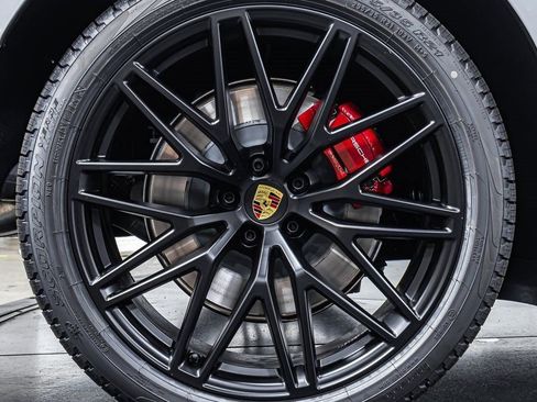New 2025 Porsche Macan GTS image 24