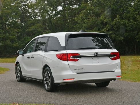 Certified 2024 Honda Odyssey EX-L image 3