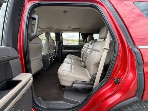Used 2020 Ford Expedition XLT w/ Equipment Group 202A AWD/4WD image 19