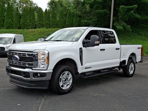 Certified 2025 Ford F250 XLT AWD/4WD image 3
