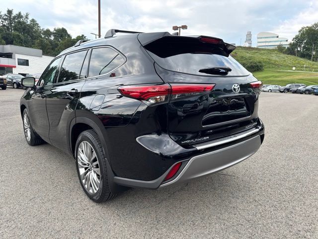 Used 2023 Toyota Highlander Platinum AWD/4WD image 4