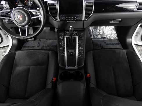 Used 2018 Porsche Macan AWD/4WD image 38