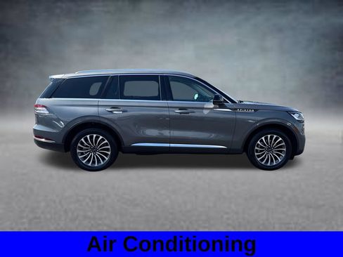 Used 2023 Lincoln Aviator AWD w/ Premium Package image 5