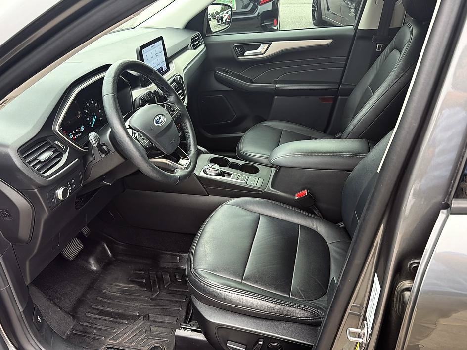 Used 2021 Ford Escape SE w/ SE Sport Appearance Package FWD image 18