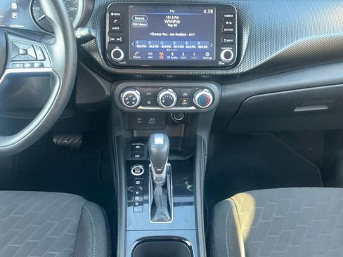 Used 2024 Nissan Kicks SV image 11