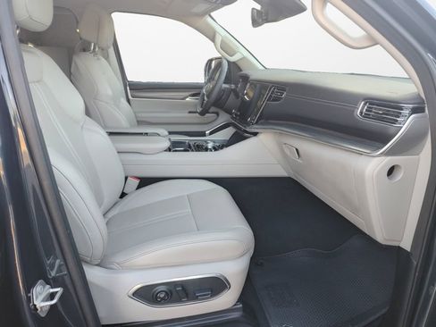 Used 2024 Jeep Wagoneer L Series III image 24