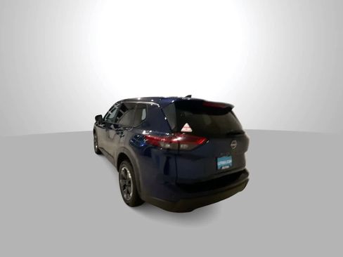 Used 2024 Nissan Rogue SV image 6
