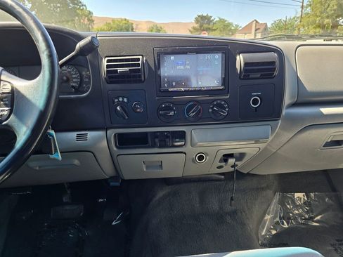 Used 2006 Ford F350 XLT image 27