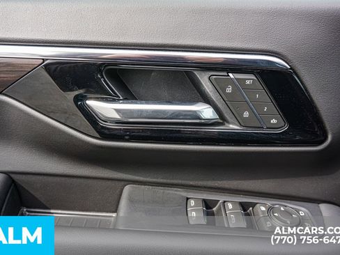 Used 2025 Chevrolet Suburban Premier AWD/4WD image 55