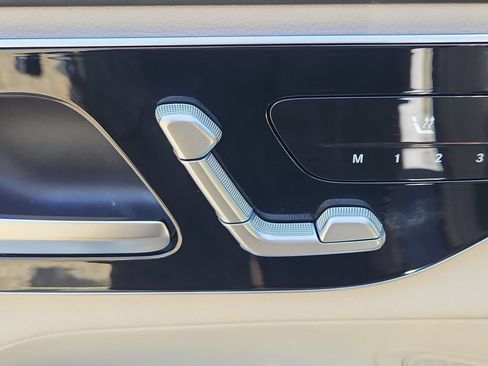 Used 2023 Mercedes-Benz GLC 300 4MATIC image 24