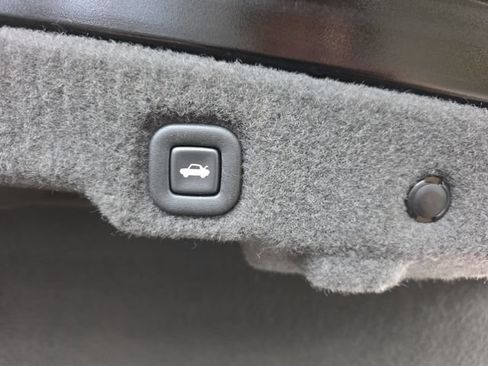 Used 2006 Cadillac XLR V RWD image 21
