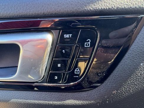 Used 2019 Porsche Cayenne image 18