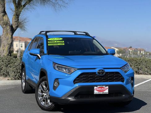 Used 2020 Toyota RAV4 XLE Premium FWD image 2