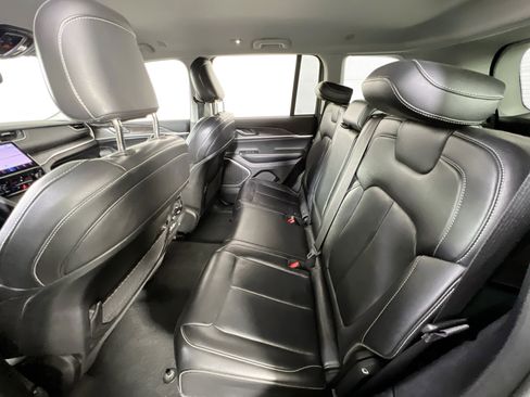 Used 2022 Jeep Grand Cherokee Limited image 24