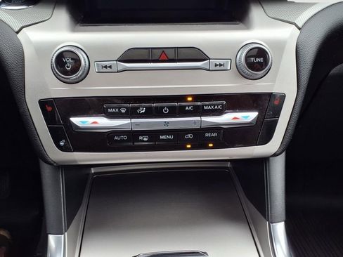 Used 2022 Ford Explorer XLT w/ Equipment Group 202A image 24