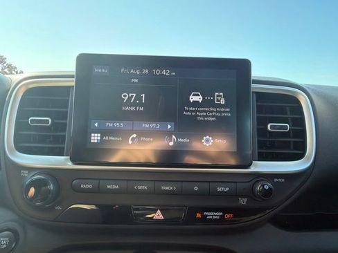 Used 2025 Hyundai Venue SEL FWD image 23