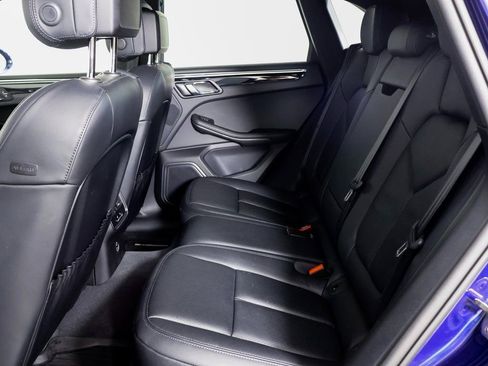 Certified 2025 Porsche Macan image 9