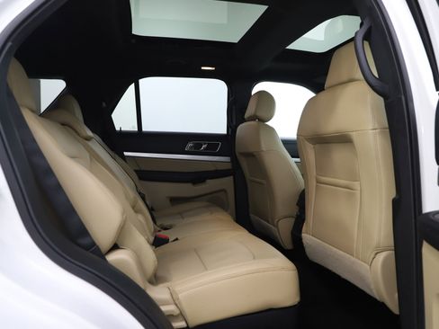 Used 2016 Ford Explorer XLT w/ Equipment Group 202A image 12