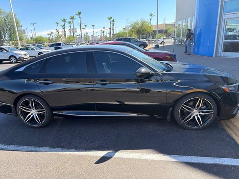 Used 2022 Honda Accord Touring image 3