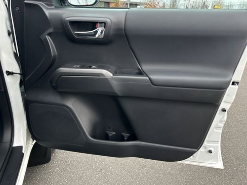 Certified 2022 Toyota Tacoma TRD Off-Road image 16