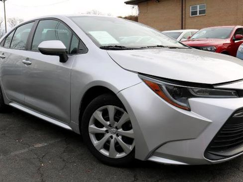 Used 2023 Toyota Corolla LE image 3