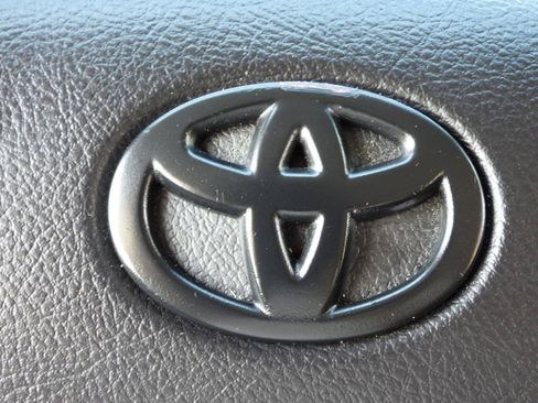 Used 2021 Toyota Tacoma SR5 RWD image 80