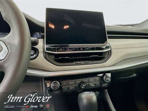 Used 2024 Jeep Compass Limited image 30