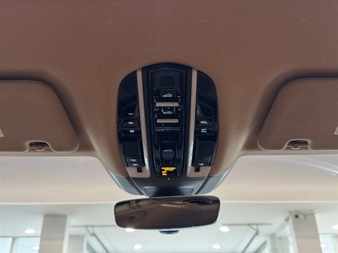 Used 2020 Porsche Panamera 4 image 40