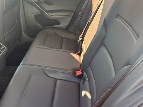 Used 2015 Volkswagen Golf TDI S image 7