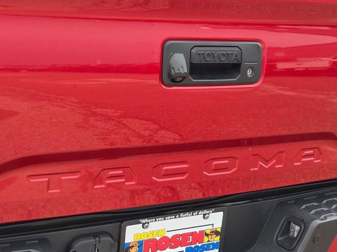 Used 2017 Toyota Tacoma TRD Pro AWD/4WD image 10