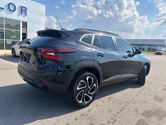 Used 2024 Chevrolet Trax RS w/ Sunroof Package FWD image 18