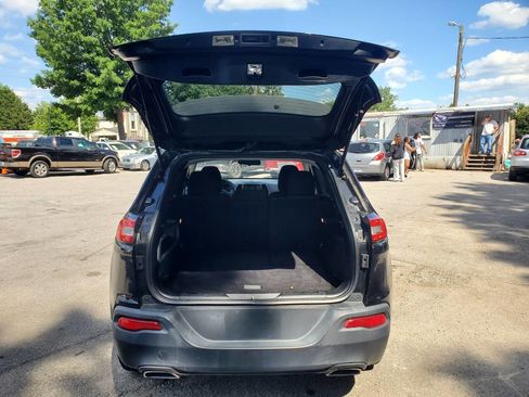 Used 2016 Jeep Cherokee Sport AWD/4WD image 16