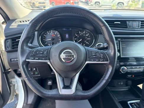 Used 2018 Nissan Rogue SV AWD/4WD image 17