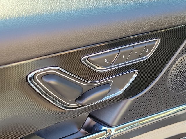Used 2025 Lincoln Corsair AWD w/ Equipment Group 101A image 14