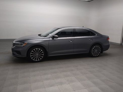 Used 2022 Volkswagen Passat 2.0T FWD image 2