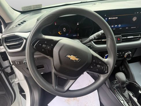 Used 2025 Chevrolet TrailBlazer LT AWD/4WD image 11